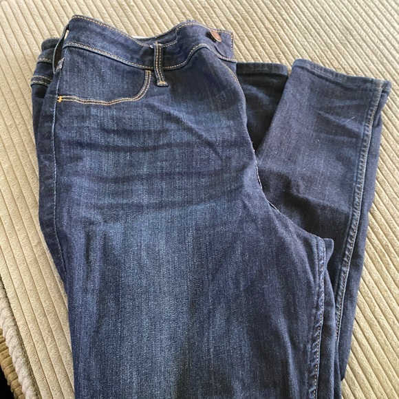 Curvy high rise jeggings. - Picture 2 of 6